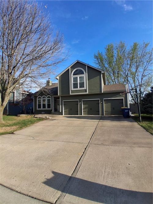 213 Ne Dreamweaver Ave, Lee's Summit, MO, 64086-5852 | Card Image