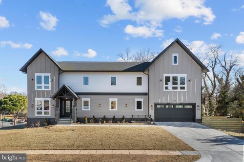 2855 Oak Knoll Dr, FALLS CHURCH, VA, 22042-1433 | Card Image