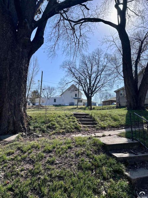 618 Locust St, Eudora, KS, 66025-9559 | Card Image