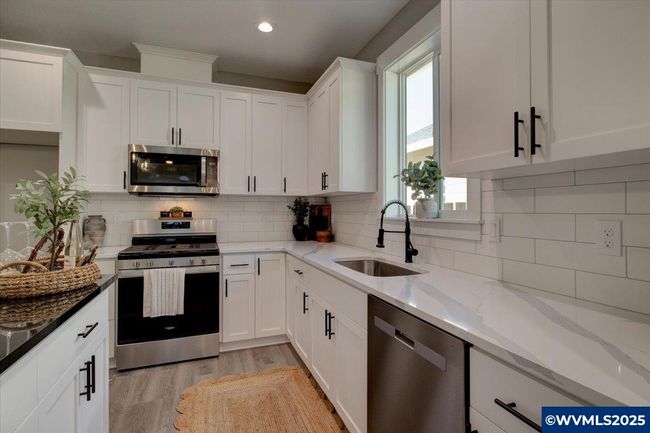 1055 Sassafras St, House other with 4 bedrooms, 2 bathrooms and null parking in Independence OR | Image 13