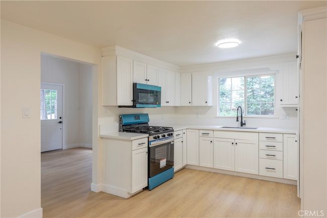 576 Lanes End Trl, House other with 3 bedrooms, 2 bathrooms and null parking in Crestline CA | Image 4