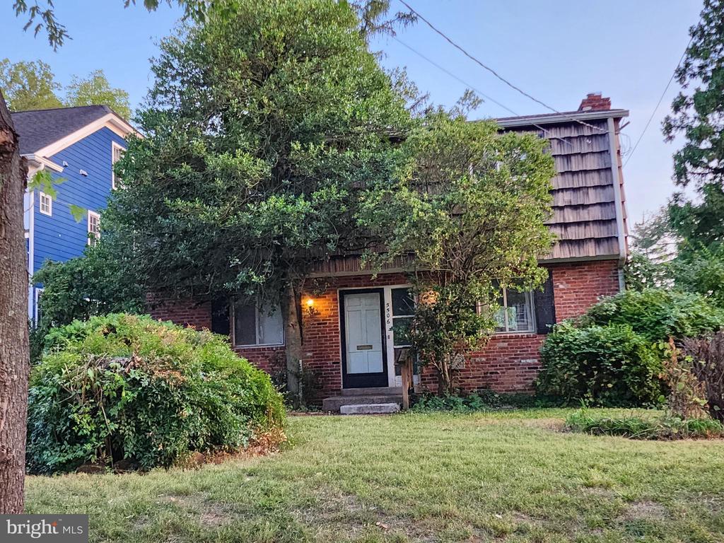 Oakmont Ave, Bethesda, MD 20817
