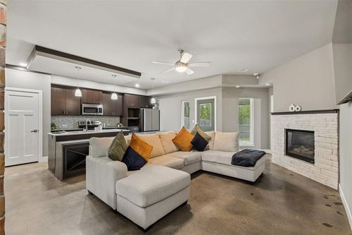 17605 Black Hawk Dr, Edmond, OK, 73012-7119 | Card Image