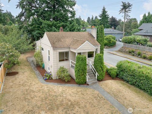 9002 2nd Ave Ne, Seattle, WA, 98115-2914 | Card Image