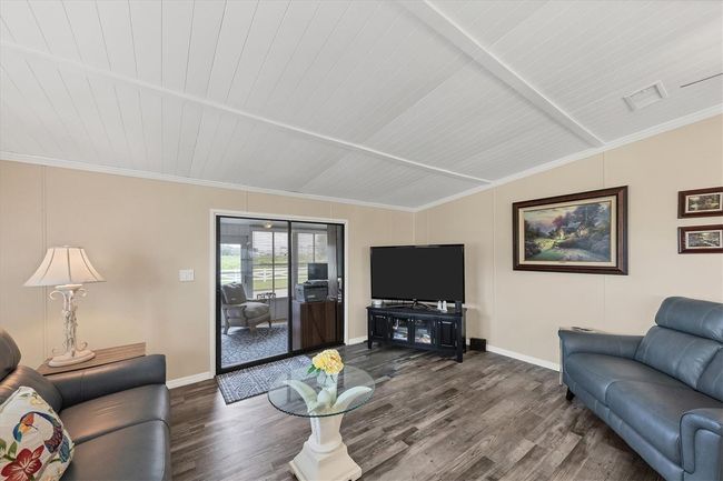 Living Room | Image 11