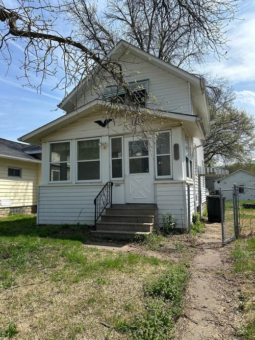 3113 9 1/2 St, Rock Island, IL, 61201-6703 | Card Image
