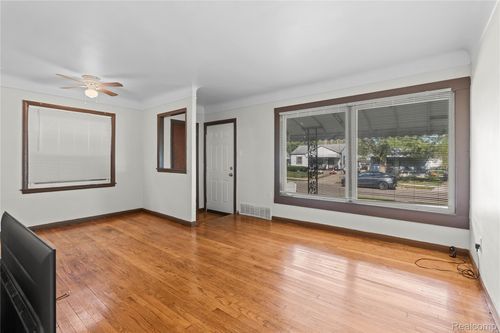 6021 Greenview Ave, Detroit, MI, 48228-3862 | Card Image