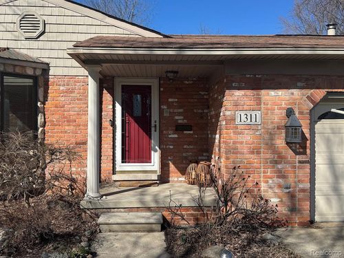 1311 Ottawa Dr, Royal Oak, MI, 48073-4725 | Card Image