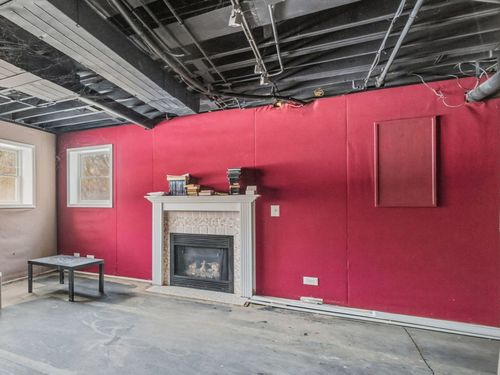 7N072 Willowbrook Dr, St. Charles, IL, 60175-8131 | Card Image