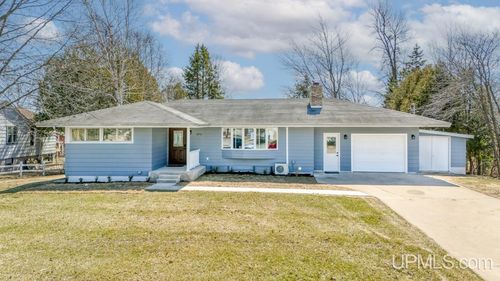 2711 Lake Shore Drive, Escanaba, MI, 49829 | Card Image