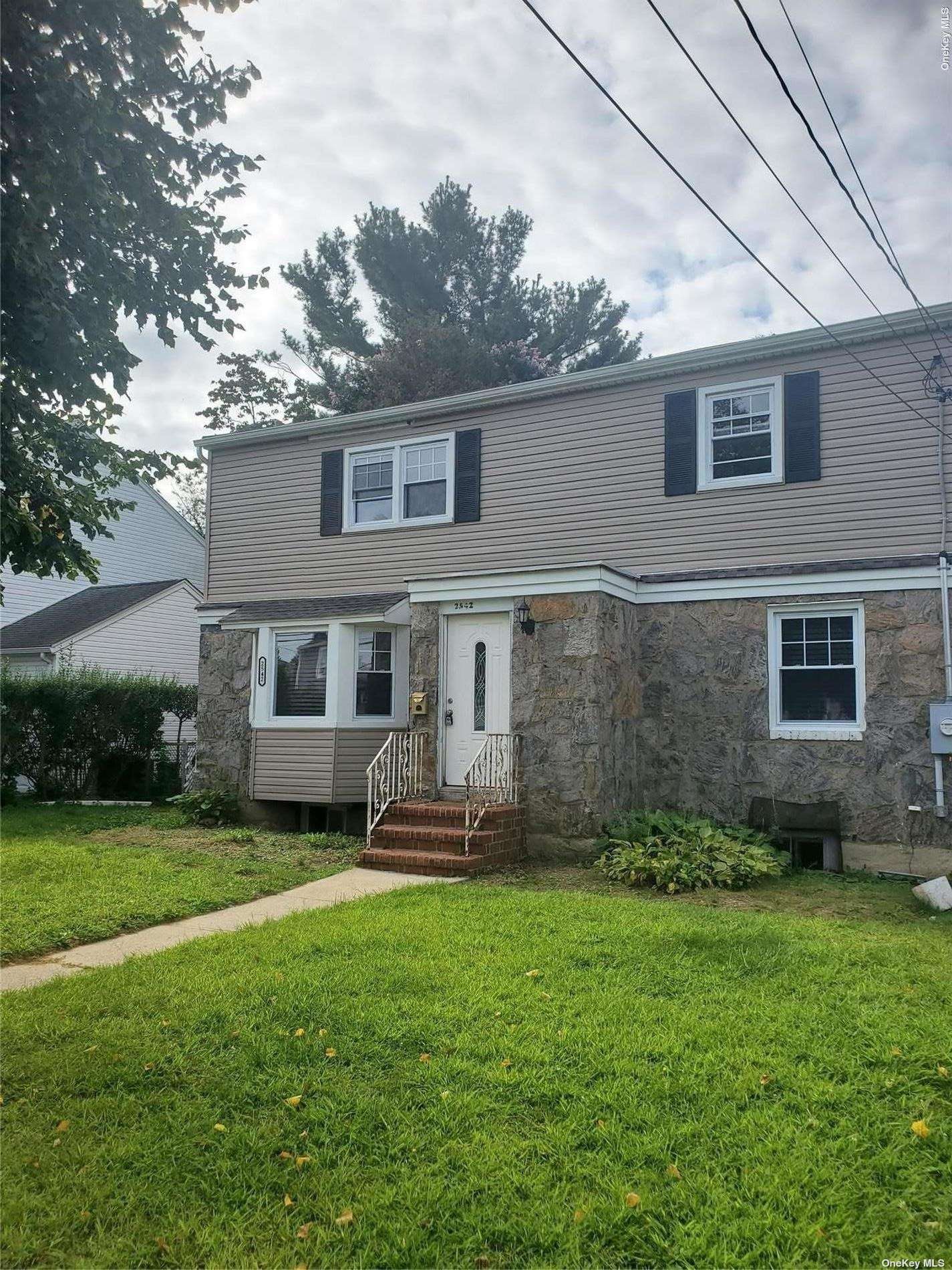 5th Ave, East Meadow, NY 11554