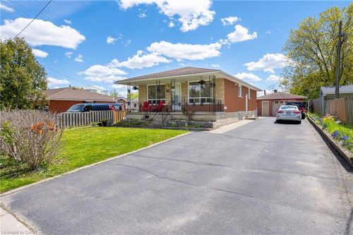 211 Ballantyne Ave, Cambridge, ON, N1R7B5 | Card Image