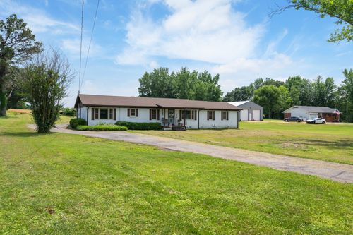 300 Buena Vista Rd, Huntingdon, TN, 38344-4217 | Card Image