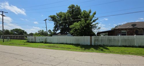 1102 S Tinker Ave, Hominy, OK, 74035-6055 | Card Image