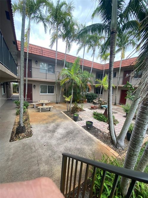 apt-10-3050 Ne 5th Ter, Wilton Manors, FL, 33334-2098 | Card Image