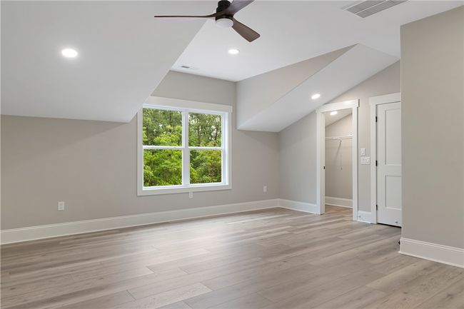 Upstairs bedroom 2. | Image 34