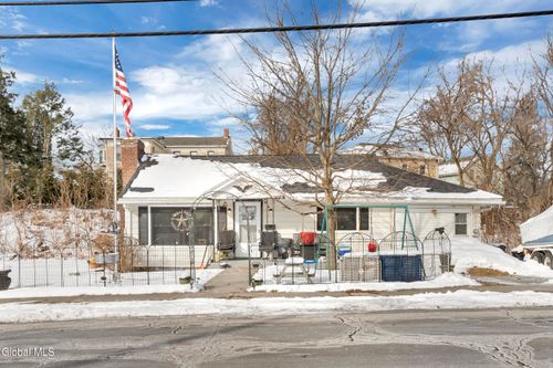 28 N Washington St, Athens, NY, 12015-1405 | Card Image