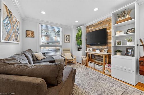 179 Burris St, Hamilton, ON, L8M2J7 | Card Image