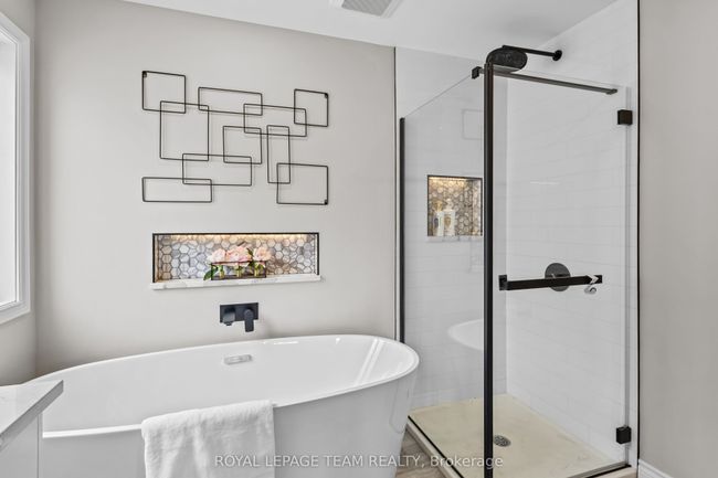 817 Feather Moss Way, House other with 4 bedrooms, 4 bathrooms and 4 parking in Gloucester ON | Image 21