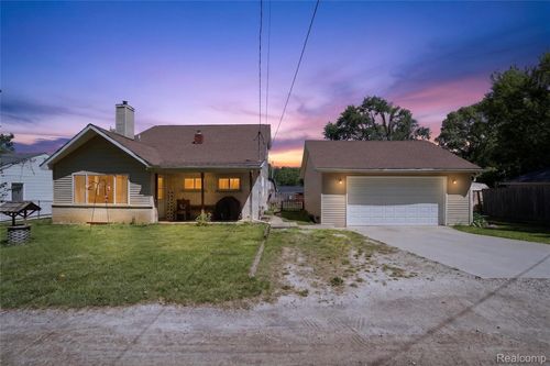 7166 Alpine Dr, Linden, MI, 48451-8728 | Card Image