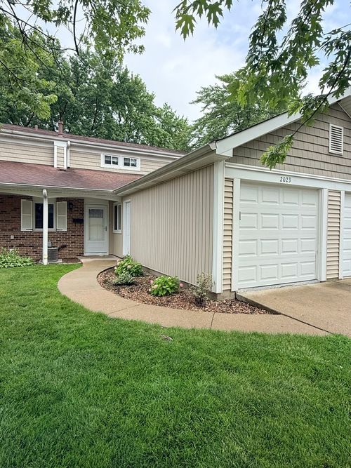 2023 Raleigh Pl, Hoffman Estates, IL, 60169-2525 | Card Image