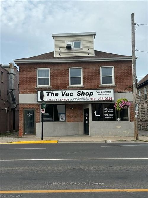 8 Caithness St E, Caledonia, ON, N3W1B7 | Card Image