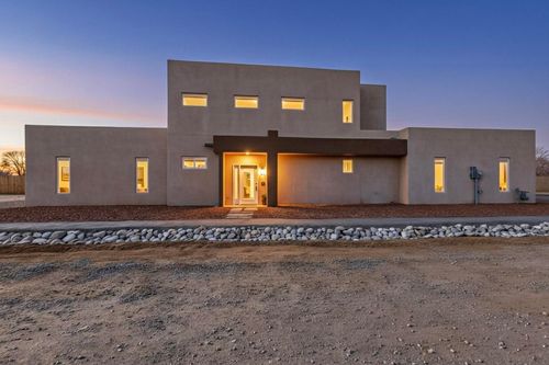 2822 Camino Mendoza, Santa Fe, NM, 87507 | Card Image