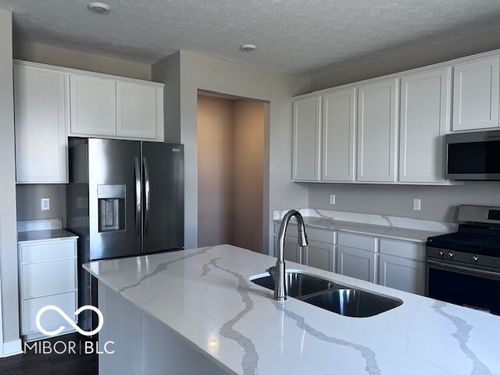 3860 White Willow Way, New Palestine, IN, 46163-8061 | Card Image