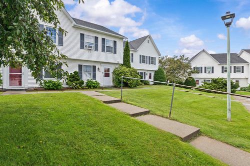 423 Westview Cir, Williston, VT, 05495-7352 | Card Image