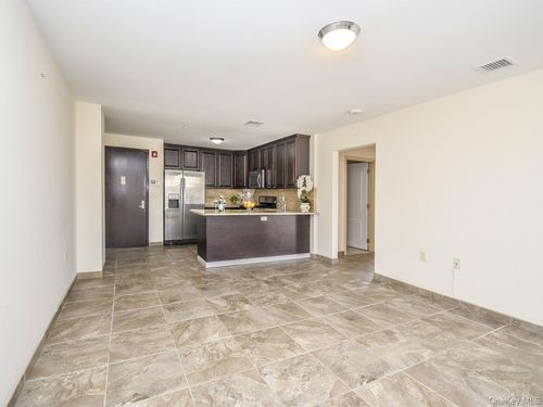 apt-601-400 Carney St, Glen Cove, NY, 11542-4397 | Card Image