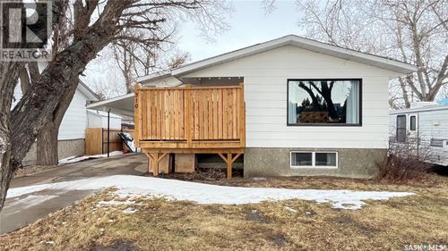 310 Louis Ave, Maple Creek, SK, S0N1N0 | Card Image