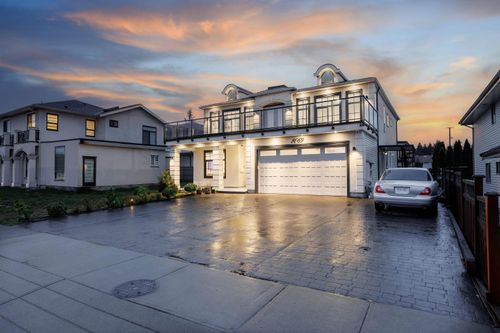 8069 124 St, Surrey, BC, V3W0X7 | Card Image