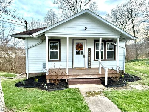 5018 Elmwood Ave, Parkersburg, WV, 26101-7356 | Card Image