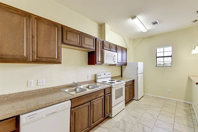 APT-202 - 420 N Pleasant Valley Rd, Condo with 1 bedrooms, 1 bathrooms and 1 parking in Austin TX | Image 16