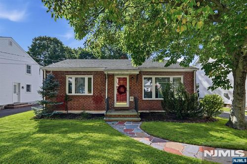 95 Maple St, Bergenfield, NJ, 07621-1411 | Card Image
