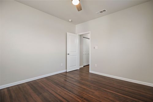 820 W College St, Sherman, TX, 75092-5703 | Card Image