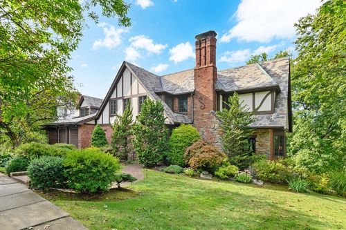 146 Woodchester Dr, Chestnut Hill, MA, 02467-1052 | Card Image