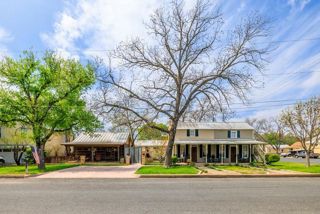 202 S Bowie St, Home with 5 bedrooms, 6 bathrooms and 1 parking in Fredericksburg TX | Image 60
