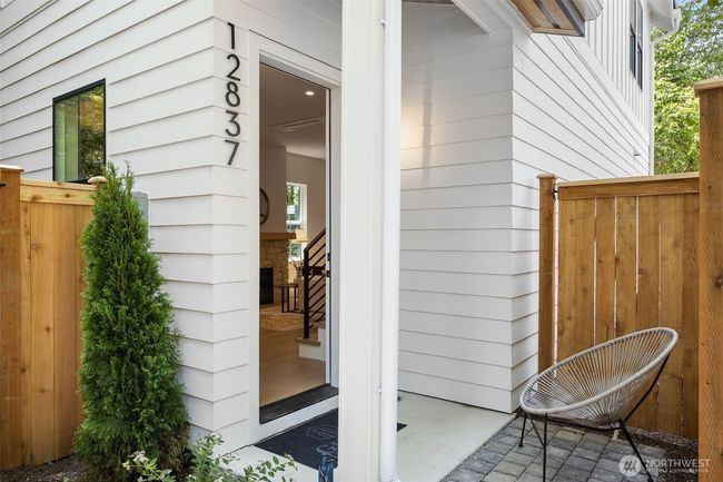 12837 Ne 91 St St, House other with 2 bedrooms, 3 bathrooms and null parking in Kirkland WA | Image 4