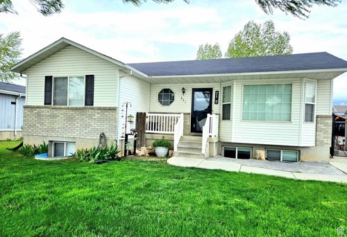 831 S 560 W, Tremonton, UT, 84337-1963 | Card Image