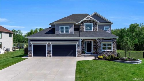 9008 Roberts Grove, Clarence, NY, 14031 | Card Image