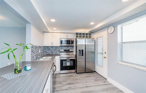 h301-1101 Ne 191st St, Miami, FL, 33179-4093 | Card Image