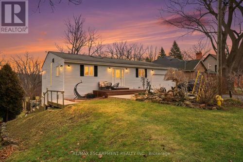 430 Winniett St, Caledonia, ON, N3W1E4 | Card Image