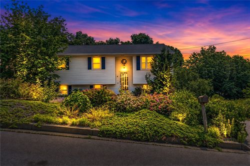 8 Bratt Ln, West Warwick, RI, 02893-5508 | Card Image