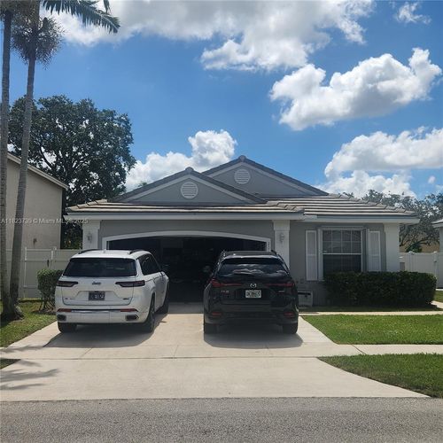 2017-2017 Nw 182nd Ave, Pembroke Pines, FL, 33029-3016 | Card Image