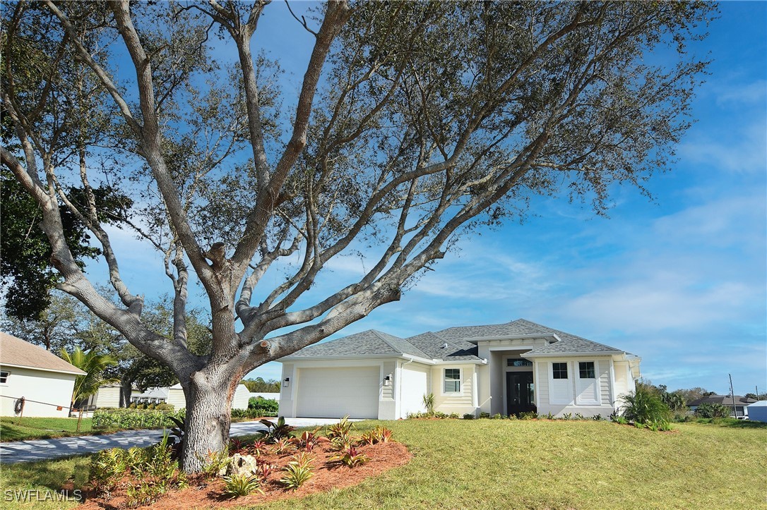 Castlewood Cir, Fort Myers, FL 33905