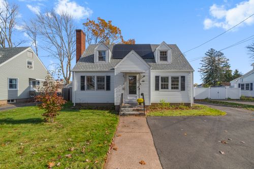 565 Adams St, Manchester, CT, 06040-2751 | Card Image