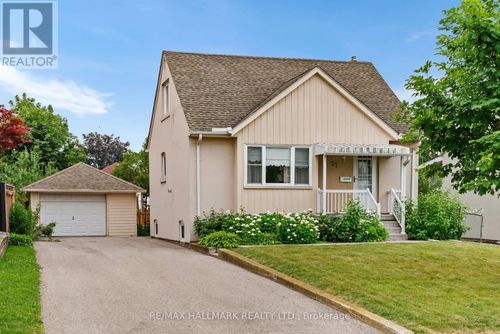 27 Sunray Cres, North York, ON, M3M2C4 | Card Image