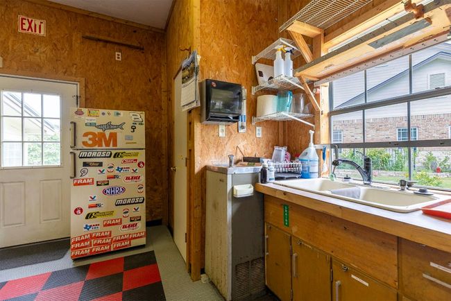 Workshop includes 1/2 bath, water fountain, and kitchen sink with room for fridges and more. | Image 29