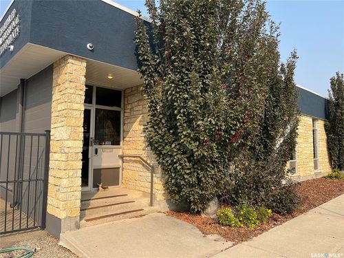 140 2nd Ave Nw, Swift Current, SK, S9H0P2 | Card Image